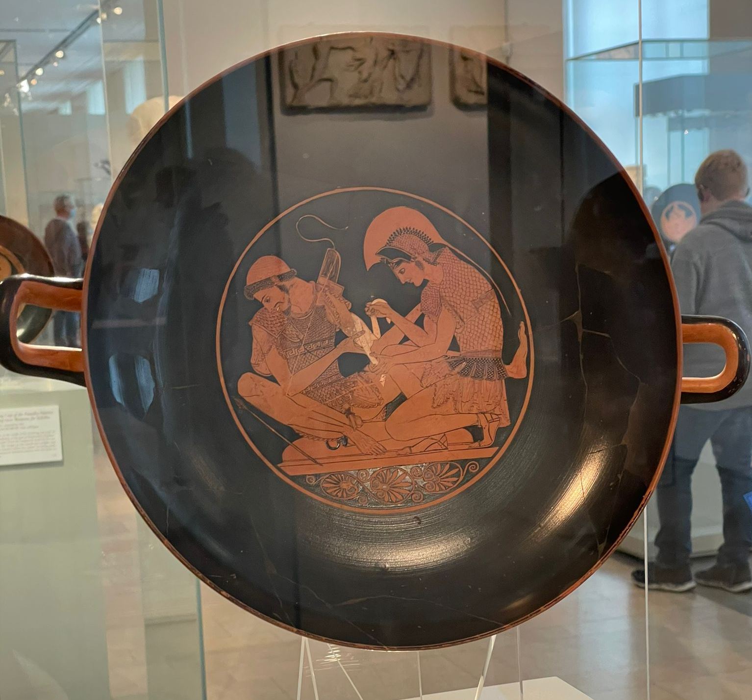 Achilles Binds Patroclus (drinking cup), Altes Museum, Berlin by Maria Sofia Caracò - 02.jpg